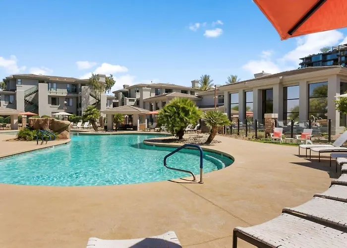 2br Cozysuites At Kierland Commons With Pool #04