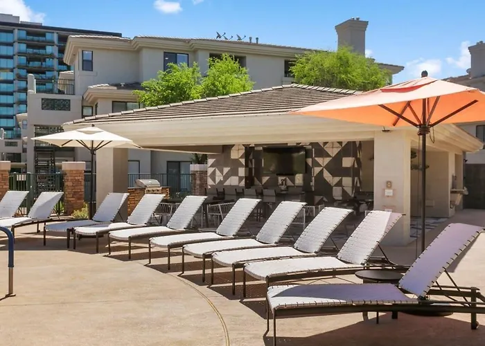 2br Cozysuites At Kierland Commons With Pool #04