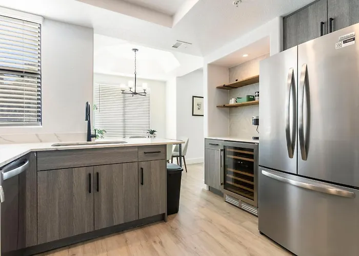 2br Cozysuites At Kierland Commons With Pool #04 Apartment