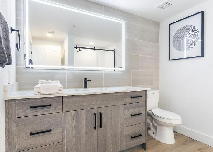 2br Cozysuites At Kierland Commons With Pool #04 Apartment