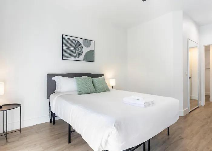 2br Cozysuites At Kierland Commons With Pool #04 *